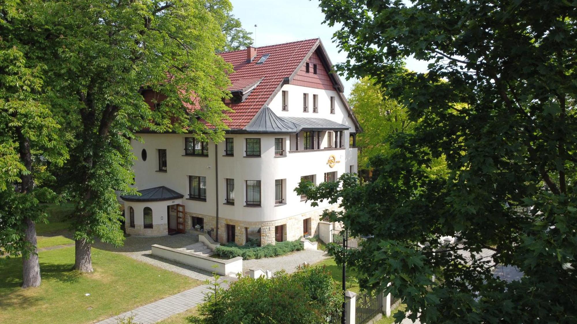 Jasny Dwor Hotel Polanica-Zdroj Exterior photo